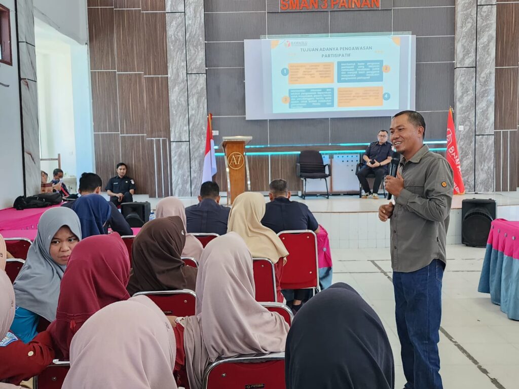 SOSIALISASI BAWASLU DI SMAN 3 PAINAN