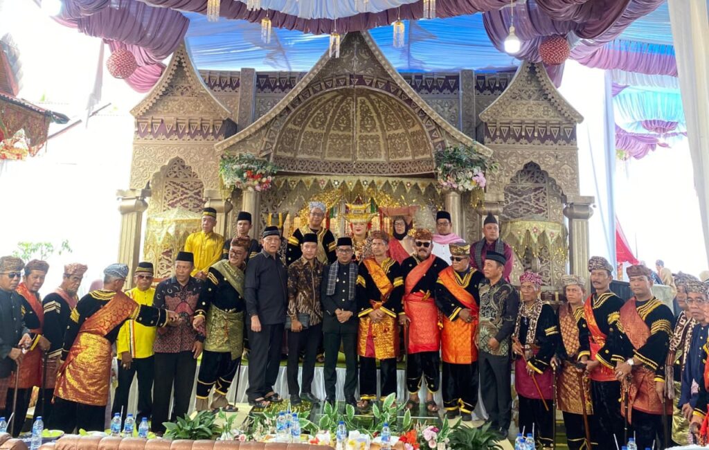 WAGUB RISNALDI HADIRI DATUAK DI AMPANG PULAIWAGUB RISNALDI HADIRI DATUAK DI AMPANG PULAI