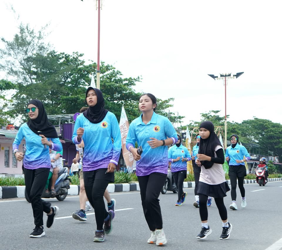 Warga Padang Mengikuti Fun Run HJK