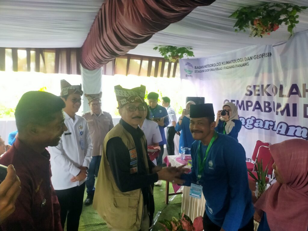 Bupati Hendrajoni Buka Sekolah Lapang Gempa dan Tsunami di Ampiang Parak Sutera