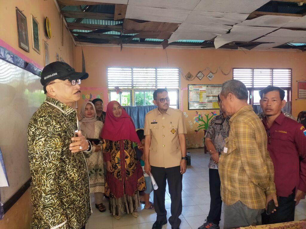 Bupati Hendrajoni Tinjau SDN 28 Pasar Surantih