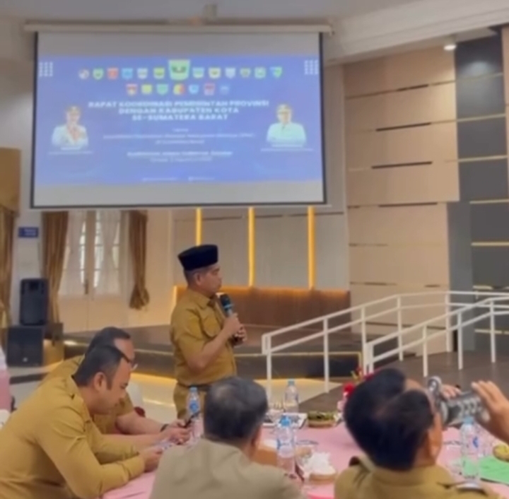 Rakor SPM se-Sumbar: Wabup Risnaldi Dorong Sinergi Daerah Tingkatkan Kualitas Pelayanan Publik
